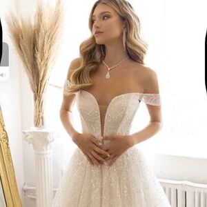 Off-Shoulder Ivory Sparkle Embellished Bridal Gown by Abby Lane Size 4 Gorgeous!